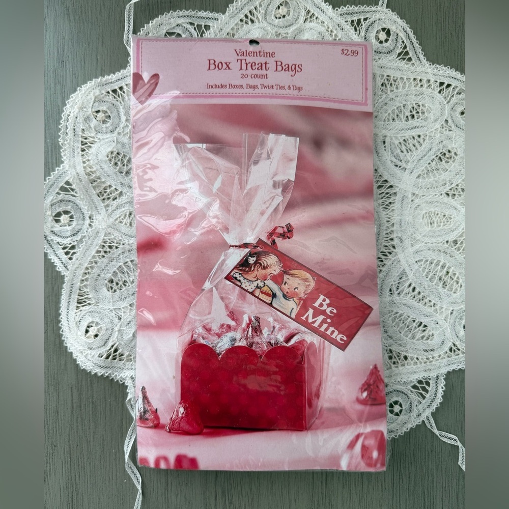 Vintage inspired Valentines Day treat bags New
